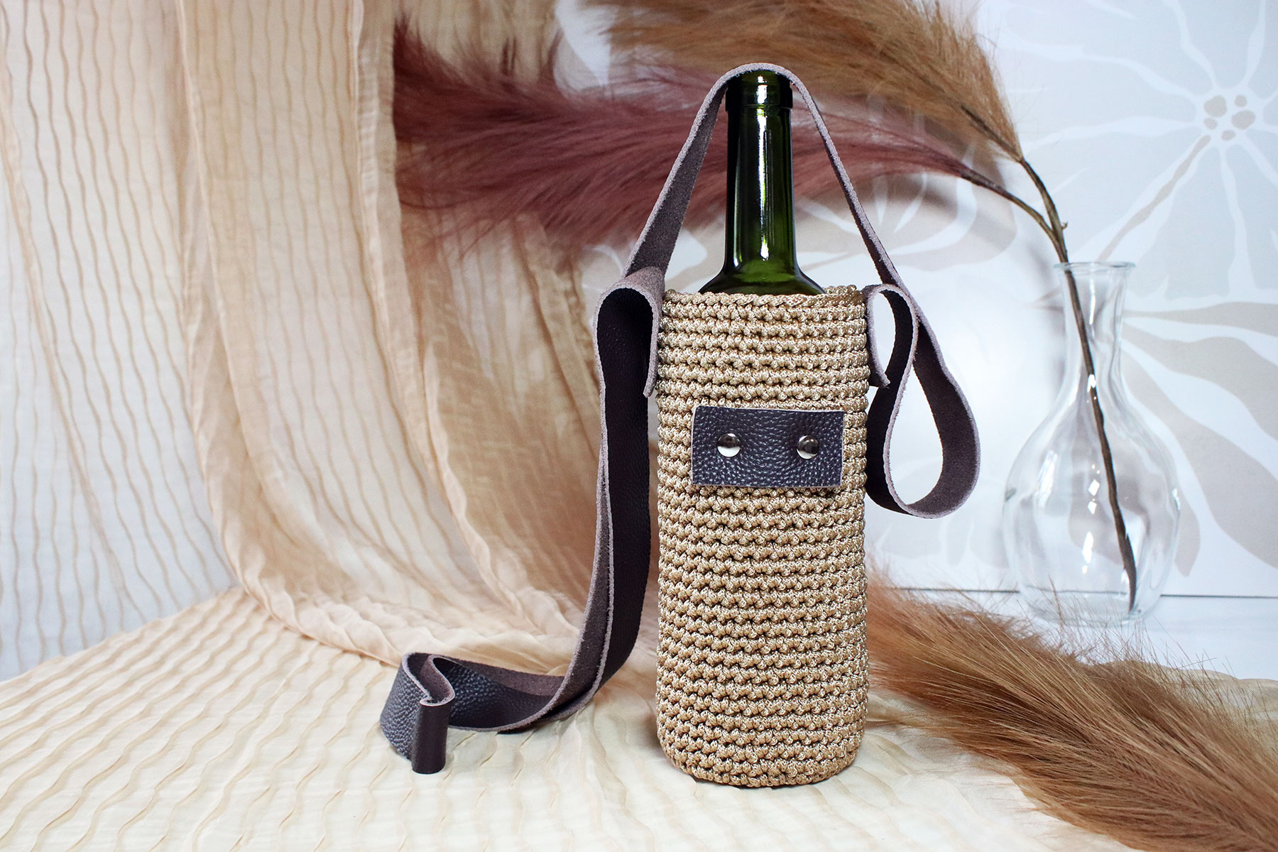 Porte-bouteille en tricot avec dragonne en cuir